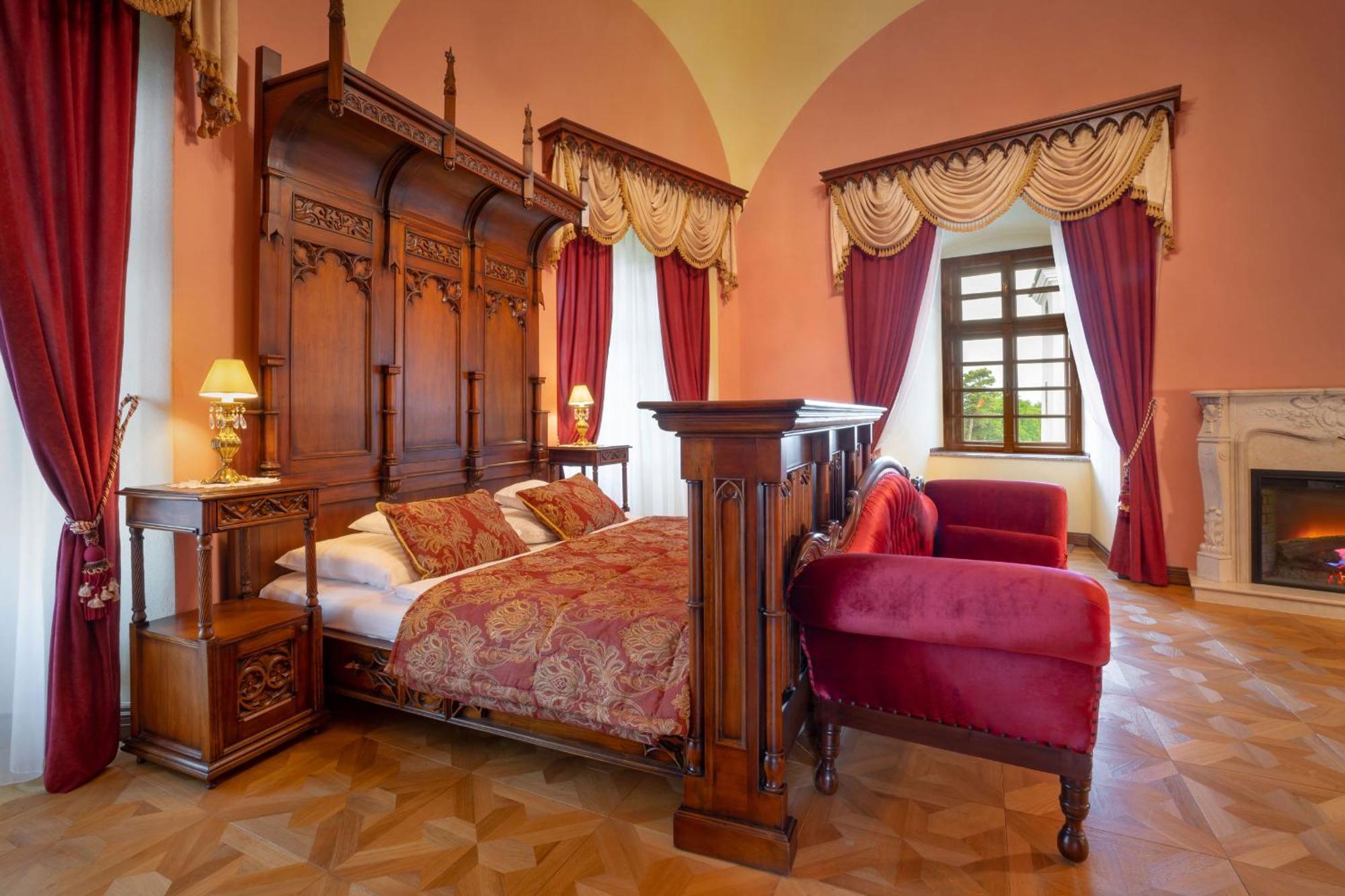 Galicia Nueva, Castle Hotel Losonc Kültér fotó