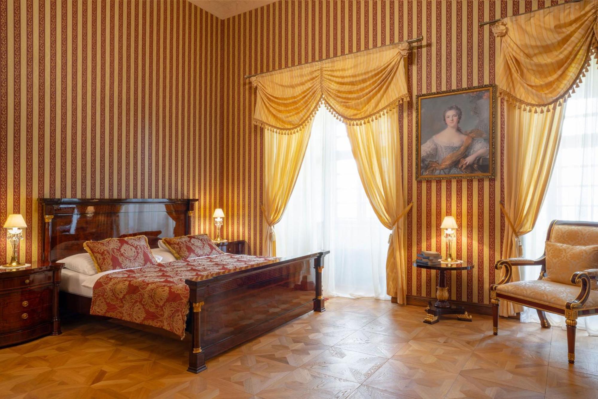 Galicia Nueva, Castle Hotel Losonc Kültér fotó
