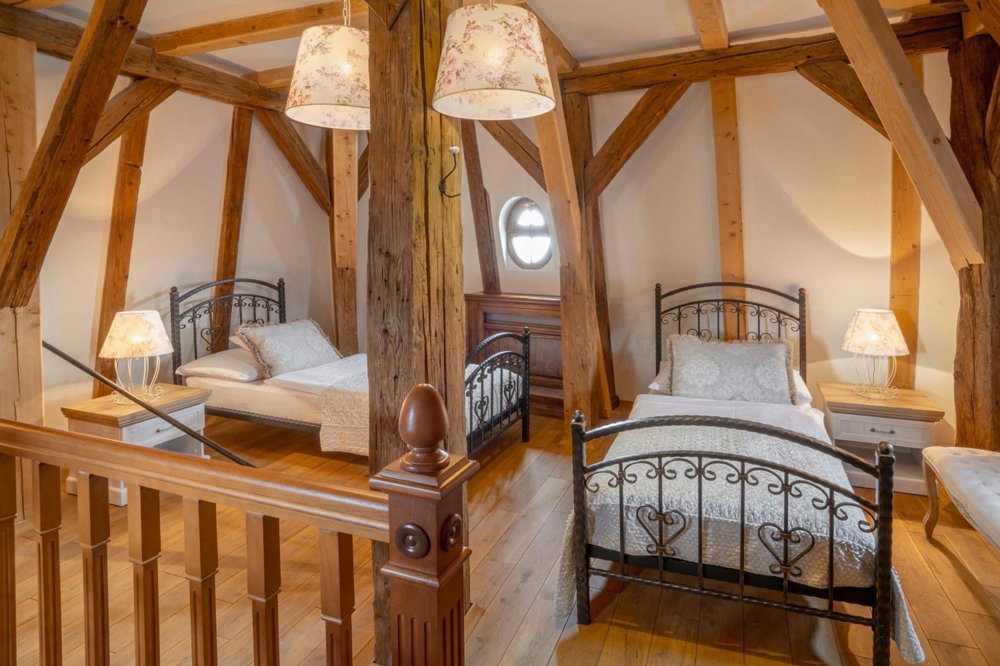 Galicia Nueva, Castle Hotel Losonc Kültér fotó