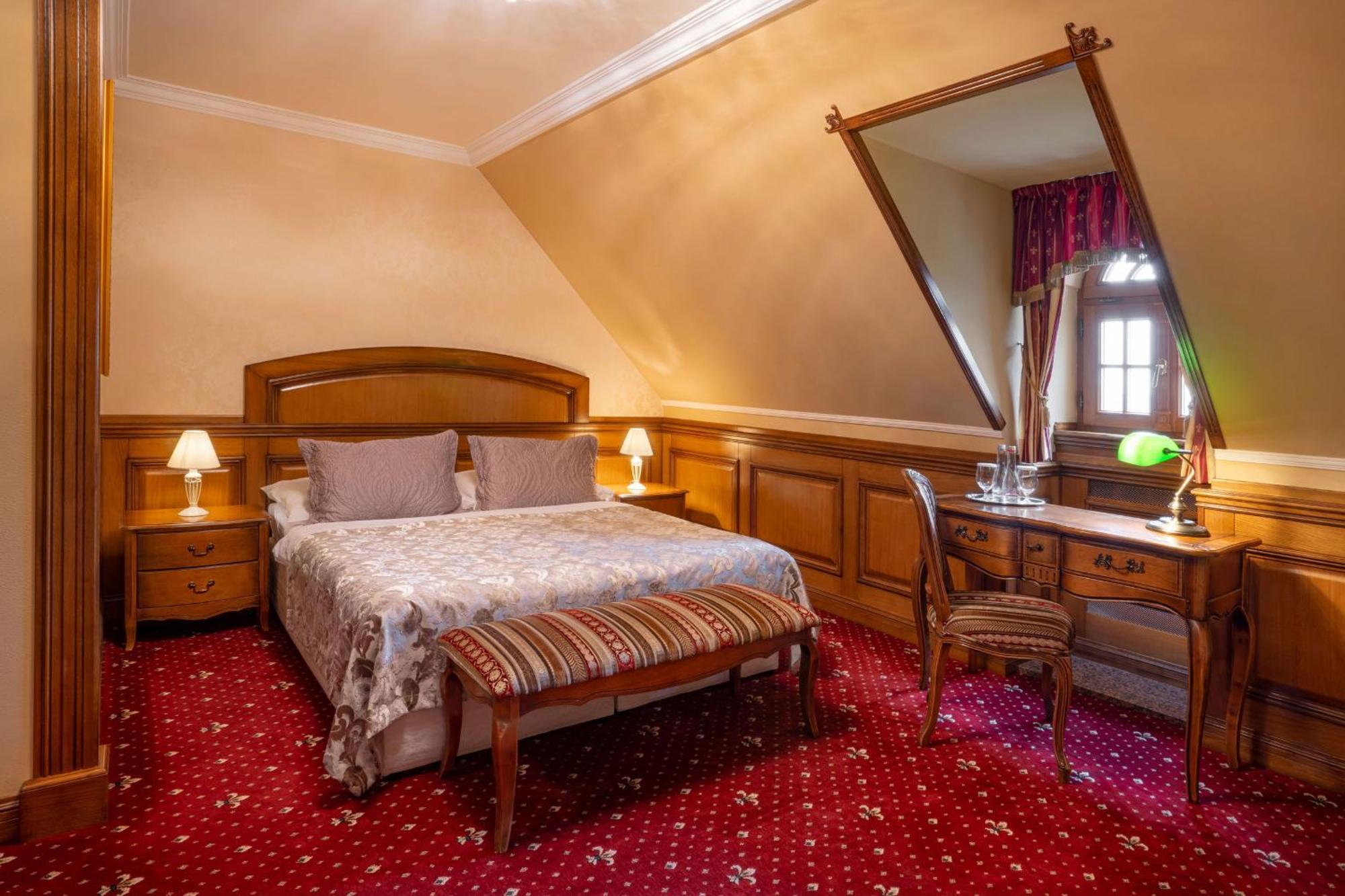 Galicia Nueva, Castle Hotel Losonc Kültér fotó