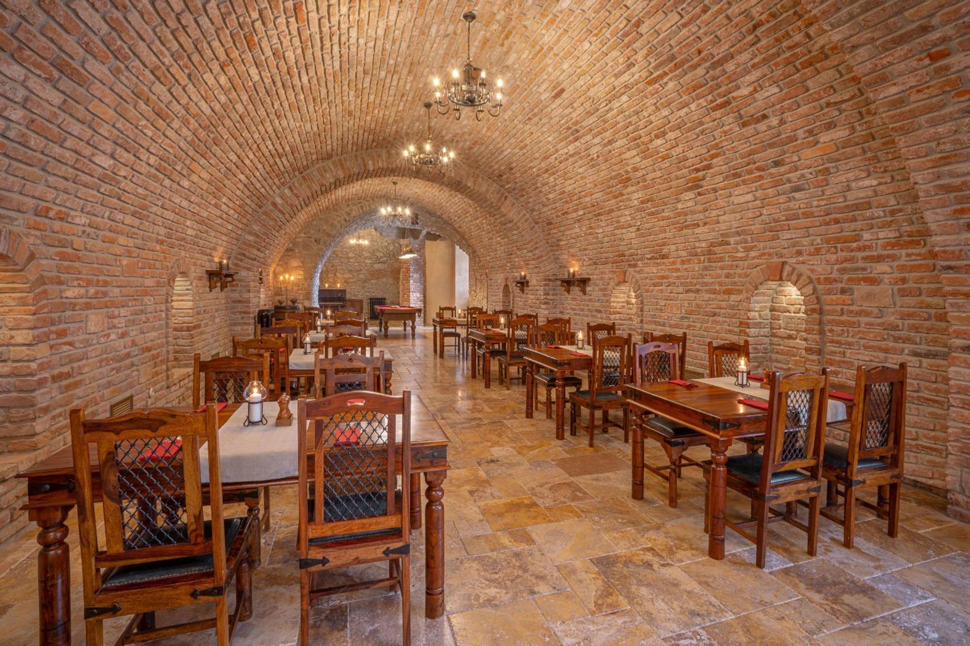 Galicia Nueva, Castle Hotel Losonc Kültér fotó