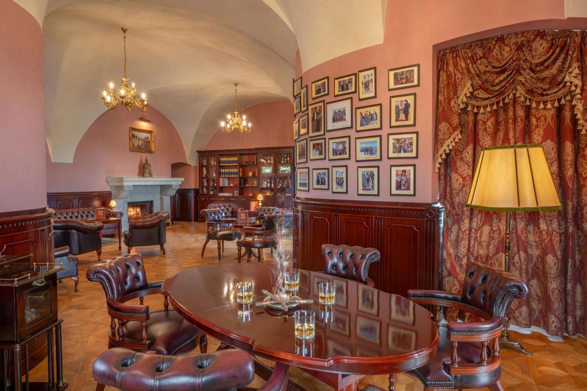 Galicia Nueva, Castle Hotel Losonc Kültér fotó