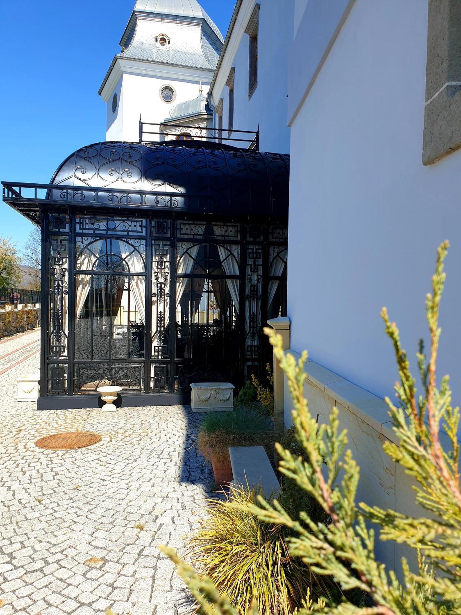 Galicia Nueva, Castle Hotel Losonc Kültér fotó